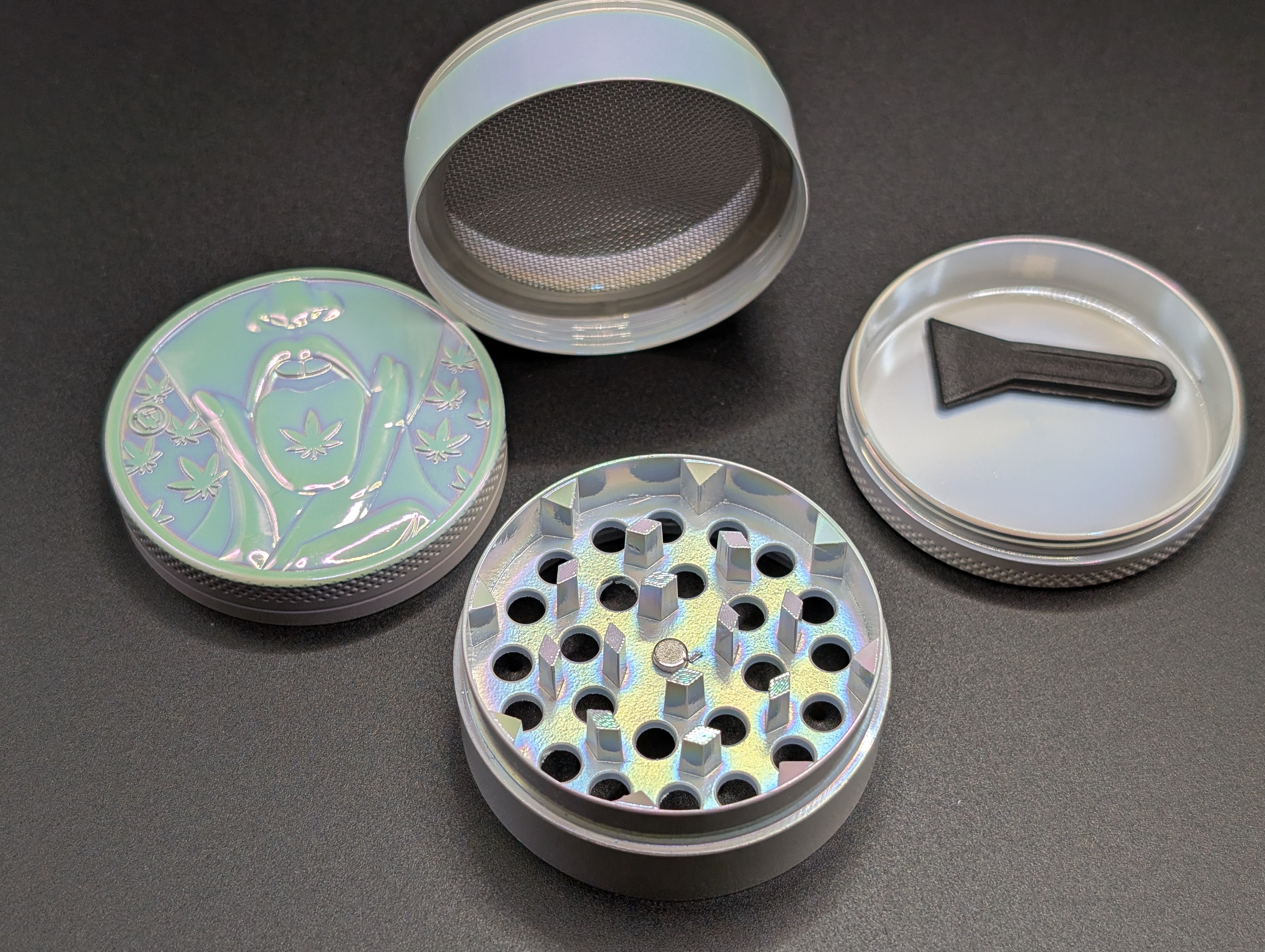 Metal Grinder Icy Pearl 420 Girl